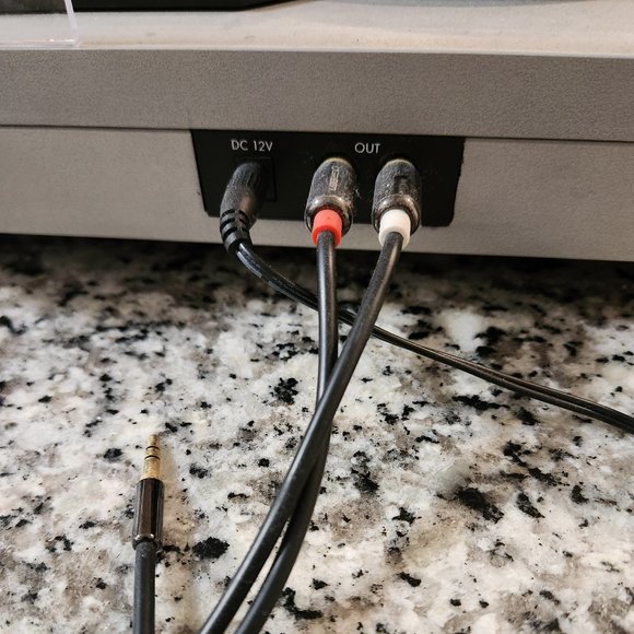 Altec Lansing ALT-500 Classic Turn Bluetooth Turntable with Built-in Stereo Spea - Picture 5 of 5